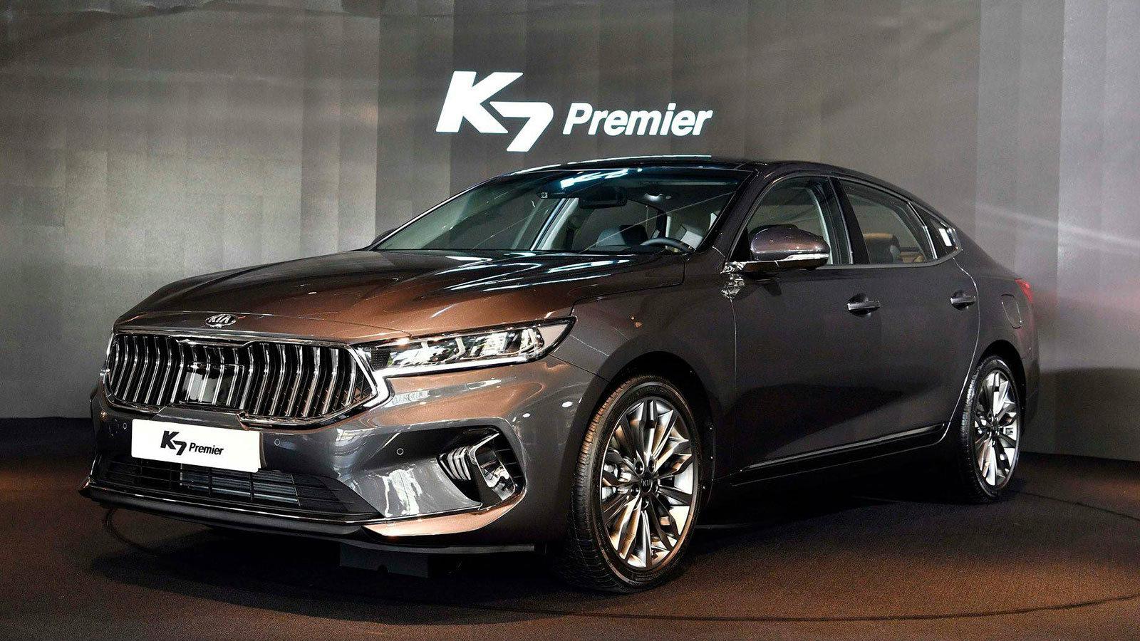 Στην επίσημη παρουσίαση του ανανεωμένου Kia K7 προχώρησε η κορεατική εταιρεία.