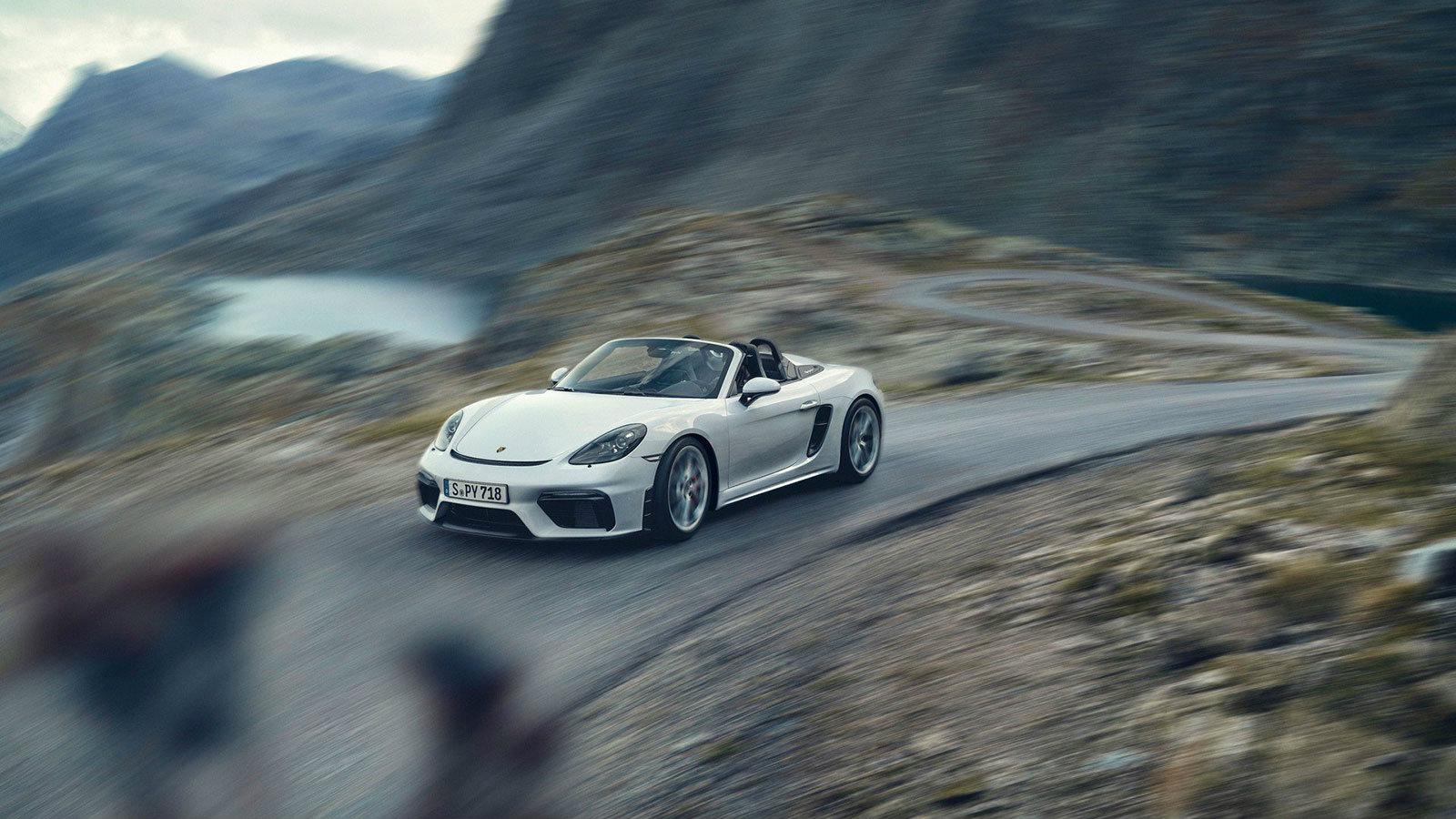 Βλέπετε την Porsche 718 Spyder.