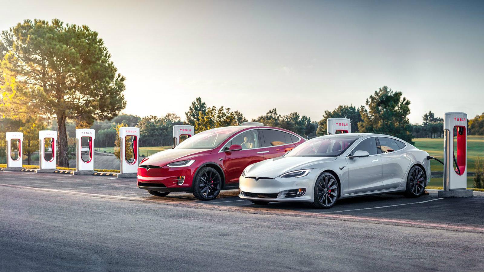 Mεγαλύτερη αυτονομία προασφέρει στα Model S και Χ η Tesla.