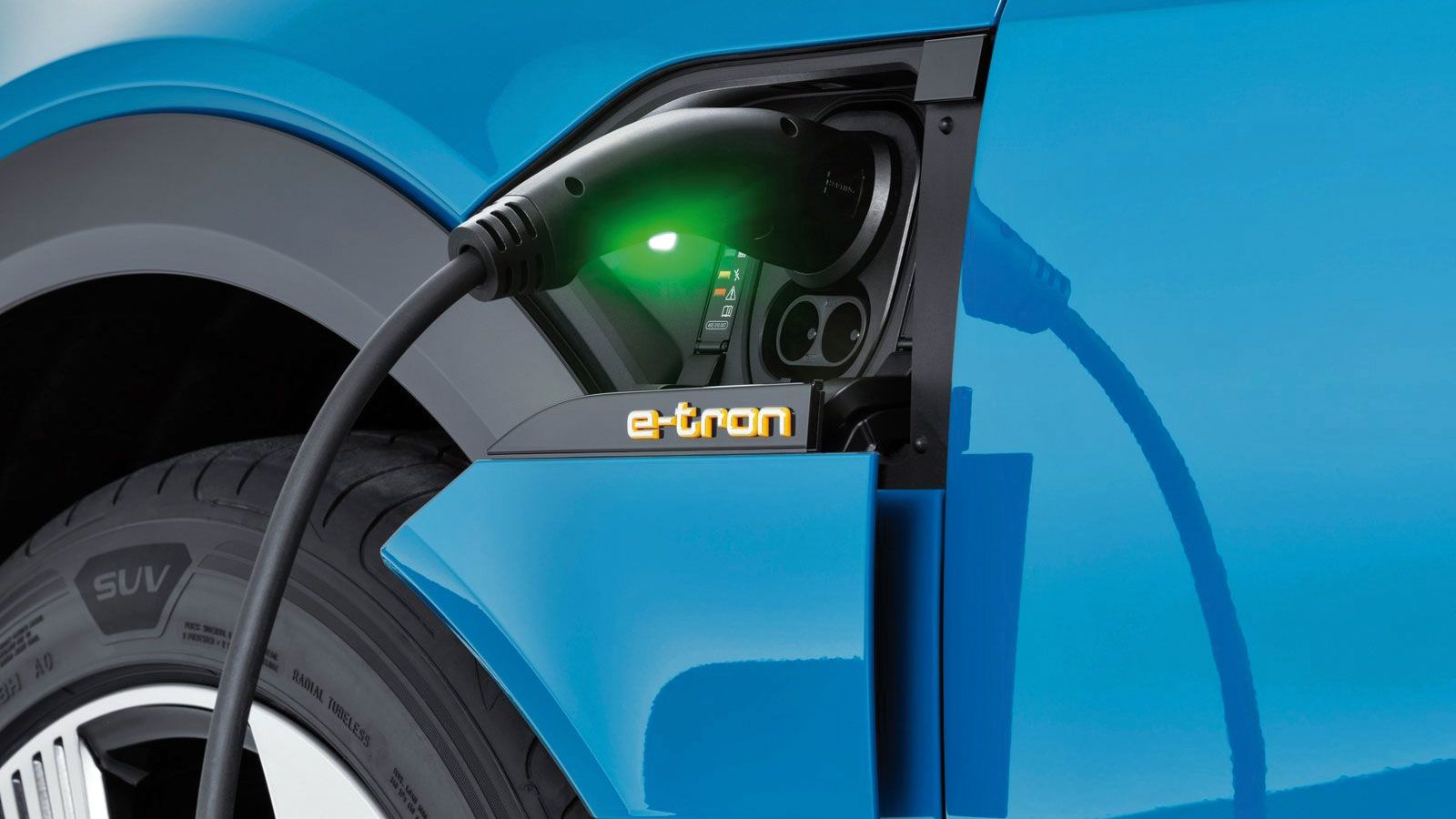 H high-tech υποδοχή φόρτισης του Audi e-tron.