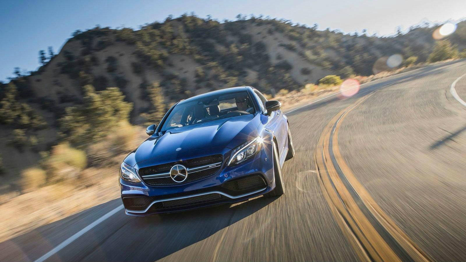 Στην εικόνα βλέπετε την τρέχουσα Mercedes-AMG C 63.