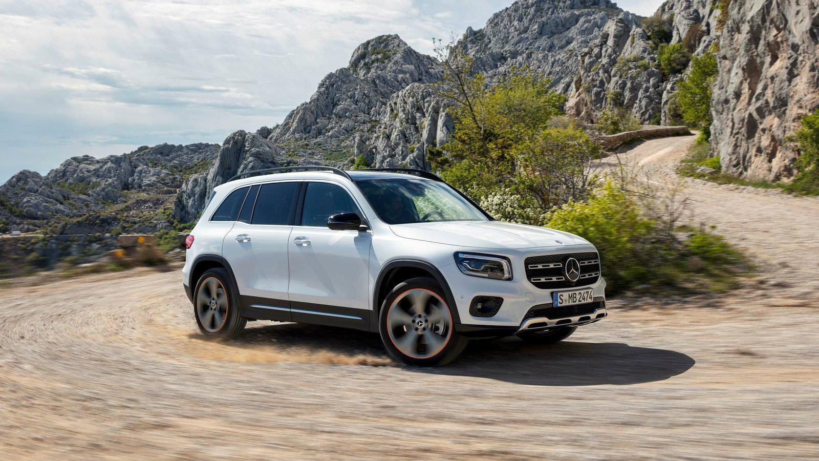 Στην εικόνα βλέπετε την ολοκαίνουργια Mercedes GLB. 