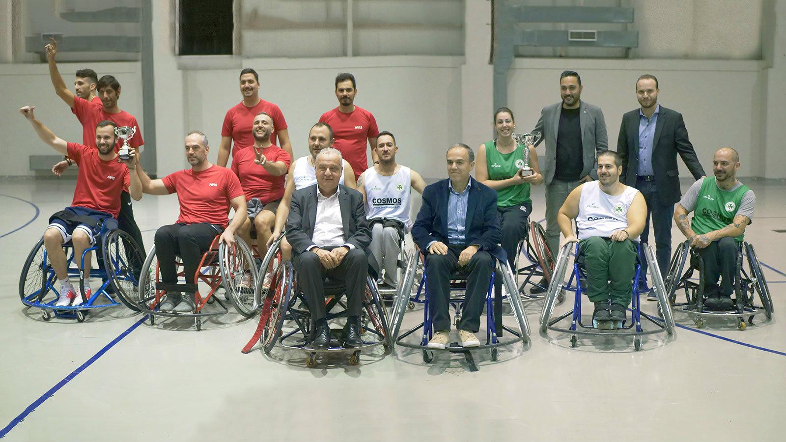 Οι ομάδες της Avis & της Παναθηναϊκός AμεA. Στα πρώτα αμαξίδια από αριστερά, οι κύριοι Ζαχαρίας Γιαννίτσης, Γενικός Διευθυντής Μακροχρόνιων Μισθώσεων 