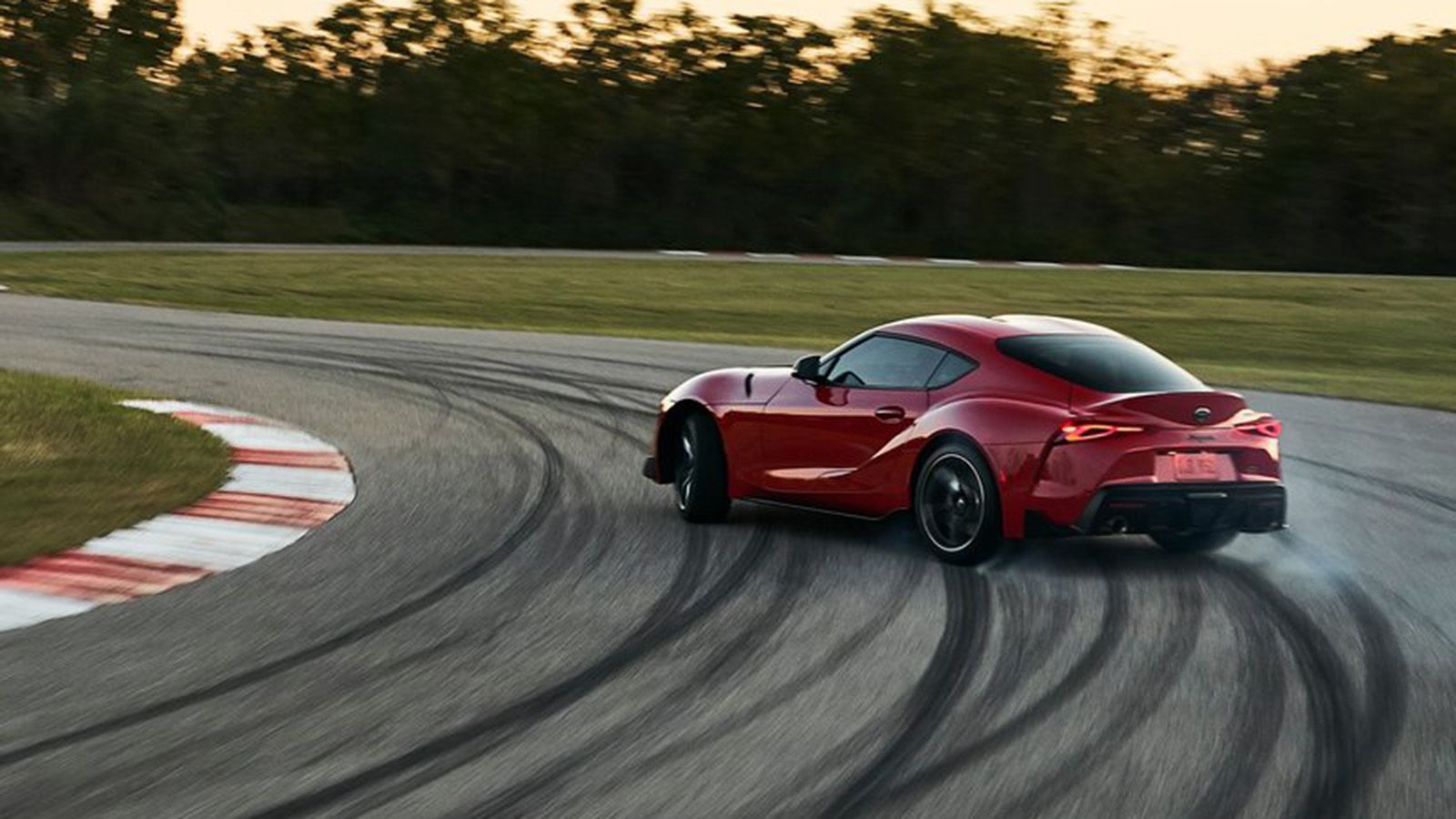 Η Supra είναι πιο ελαφριά και πιο άκαμπτη από την Z4.