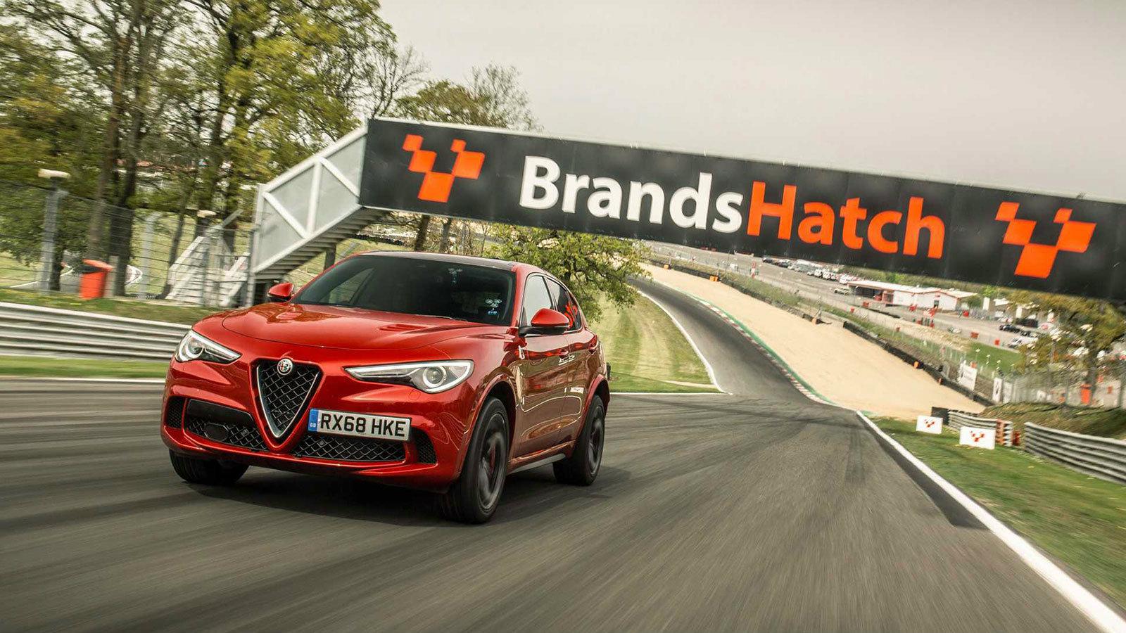 Τρία νέα ρεκόρ κατέκτησε η Alfa Romeo Stelvio Quadrifoglio.
