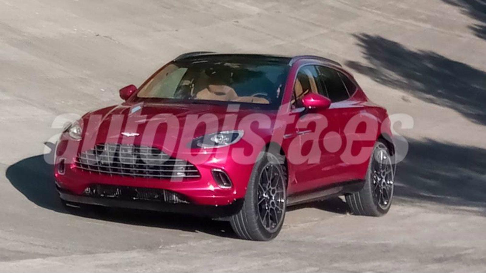 H Aston Martin DBX παραμένει πιστή στο σχεδιασμό που είχαμε δει και στα δοκιμαστικά μοντέλα.