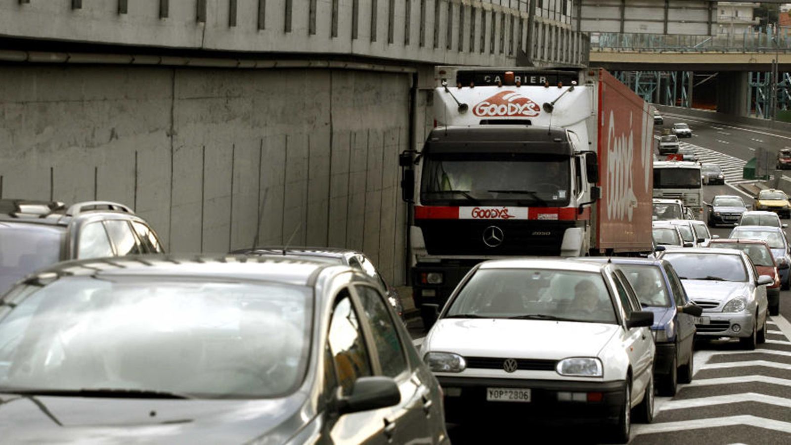 Ασφυκτική κίνηση λόγω τροχαίου στην Αττική Οδό