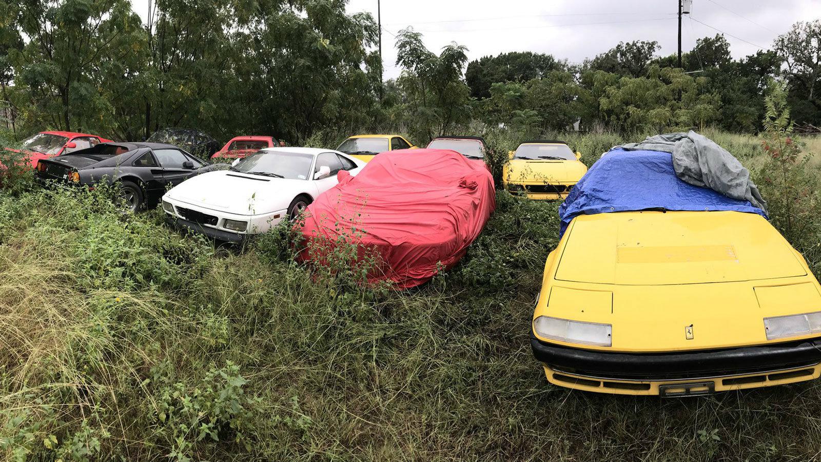 Όχι μία, αλλά ούτε δύο. Έντεκα Ferrari είναι παρατημένες και σαπίζουν σε ένα χωράφι.