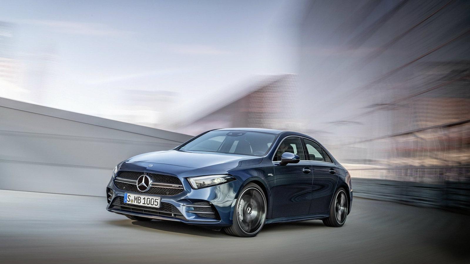 Μετά την Mercedes-AMG A 35 hatchback η γερμανική φίρμα αποκάλυψε και τη σεντάν «αδερφή» της.