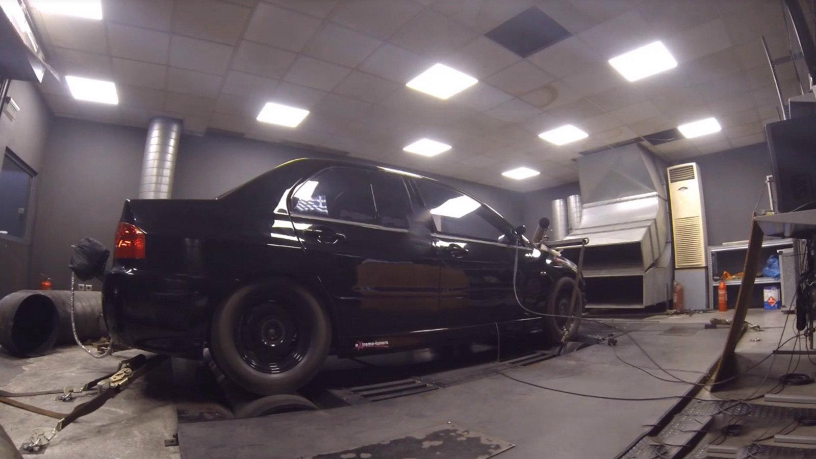 Το ελληνικό Evo της Extreme Tuners ανεβαίνει στο δυναμόμετρο και «τρομάζει» με την ισχύ του.