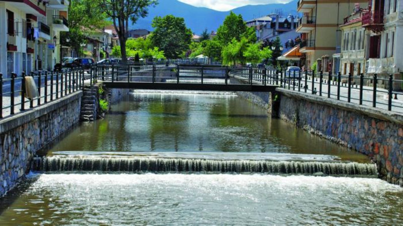 Λες κι είσαι στο Αμστερνταμ: Βόλτες δίπλα στο ποτάμι
