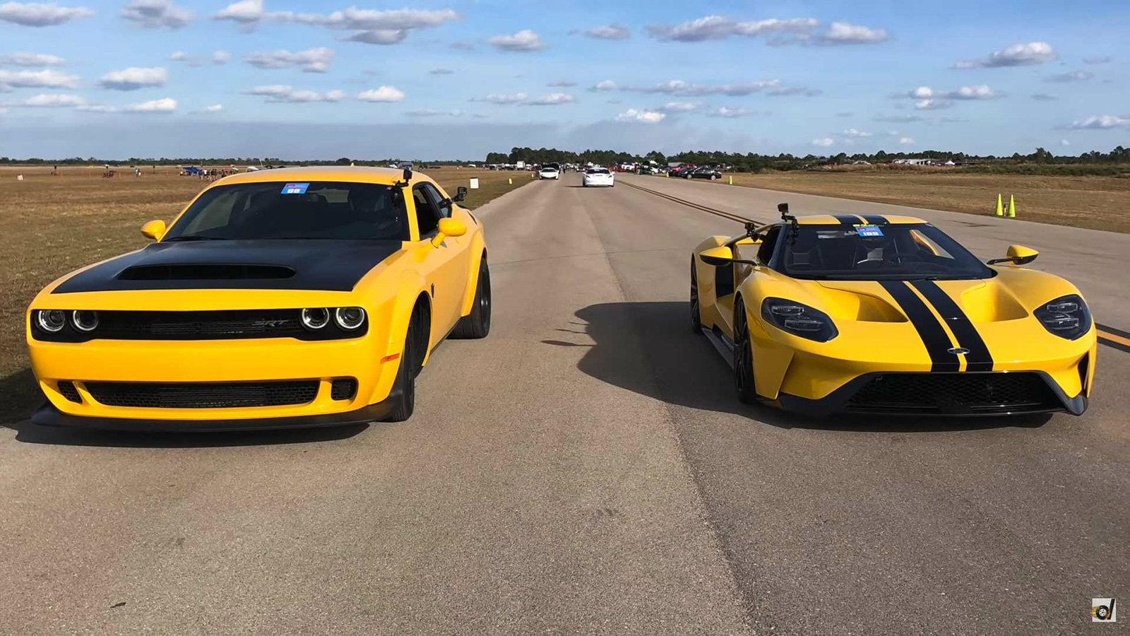 To Dodge Challenger SRT Demon ή ο «δαίμονας» Ford GT θα είναι ο νικητής στο τέλος της ευθείας, μετά από την κόντρα μισού μιλίου;