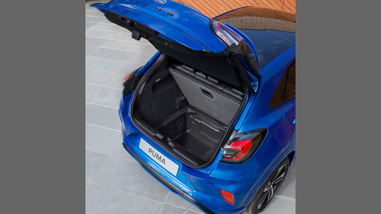 Το δεύτερο πάτωμα, ή MegaBox όπως το ονομάζει η Ford, προσφέρει έναν έξτρα, βαθύ αποθηκευτικό χώρο 80 λίτρων...