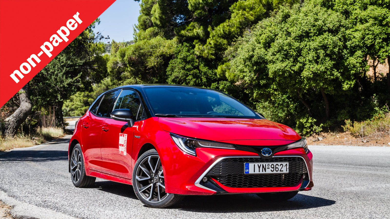 Η δίλιτρη υβριδική Toyota Corolla των 180 ίππων, συνδυάζει κινητήρα δύο λίτρων με μπαταρίες, έχοντας κατανάλωση καυσίμου εντός πόλης γύρω στο 5,5 λτ./