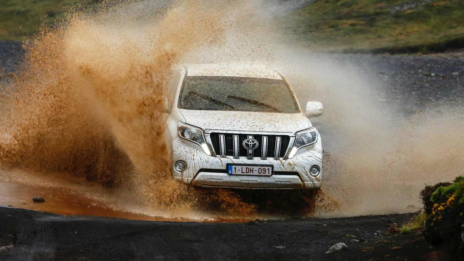 Οι ετήσιες πωλήσεις του Land Cruiser φτάνουν τις 400.000.
