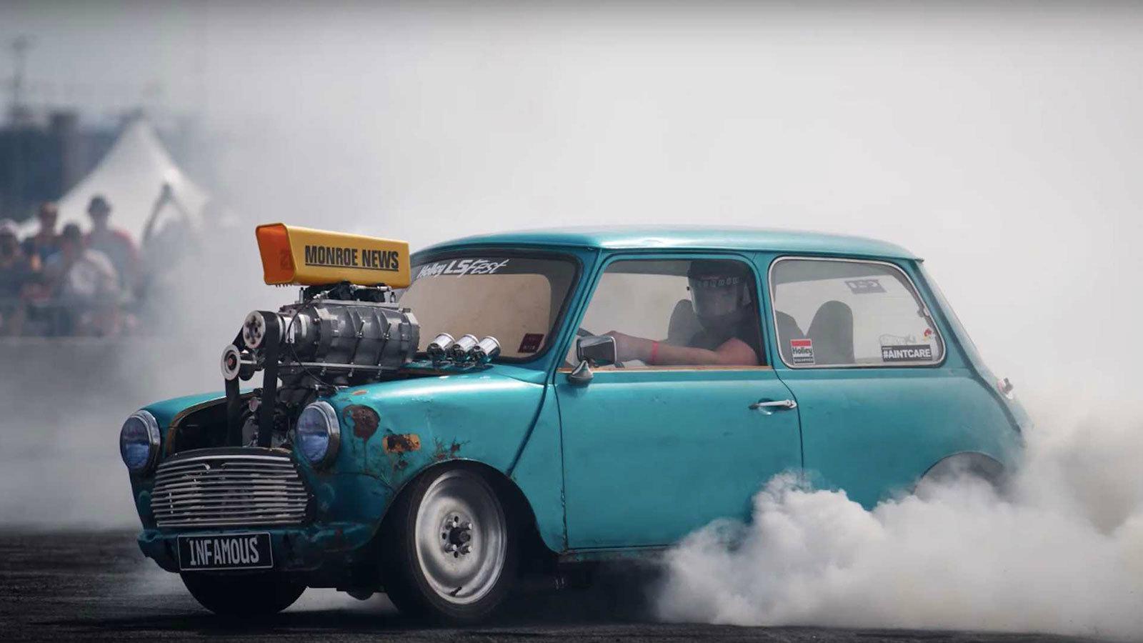 Στο ιδανικό όχημα για burnout έχει μετατραπεί ένα ΜΙΝΙ Cooper.