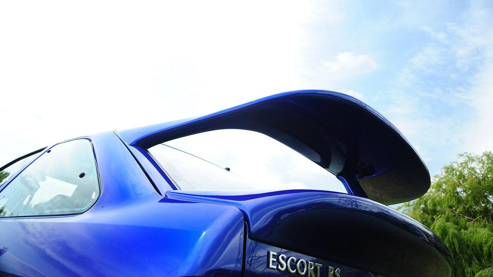 Ford Escort RS Cosworth: Το αντι-Sierra που σήμερα πιάνει 50+ χιλιάρικα!