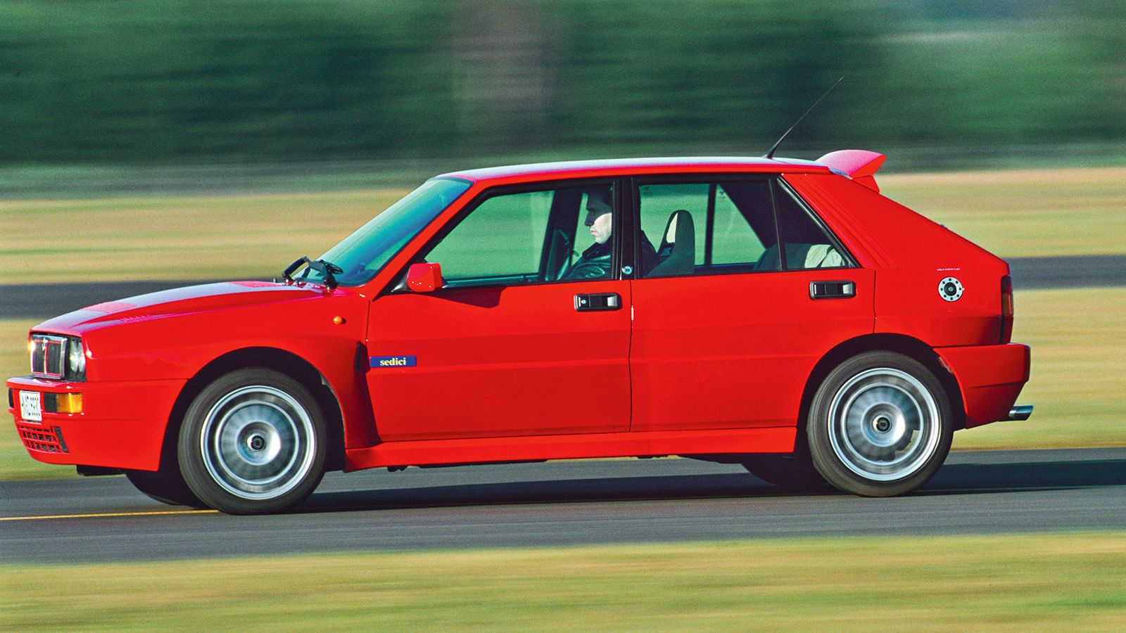 Lancia Delta HF Integrale: Η «βασίλισσα» της αυτοκίνησης (+vids)