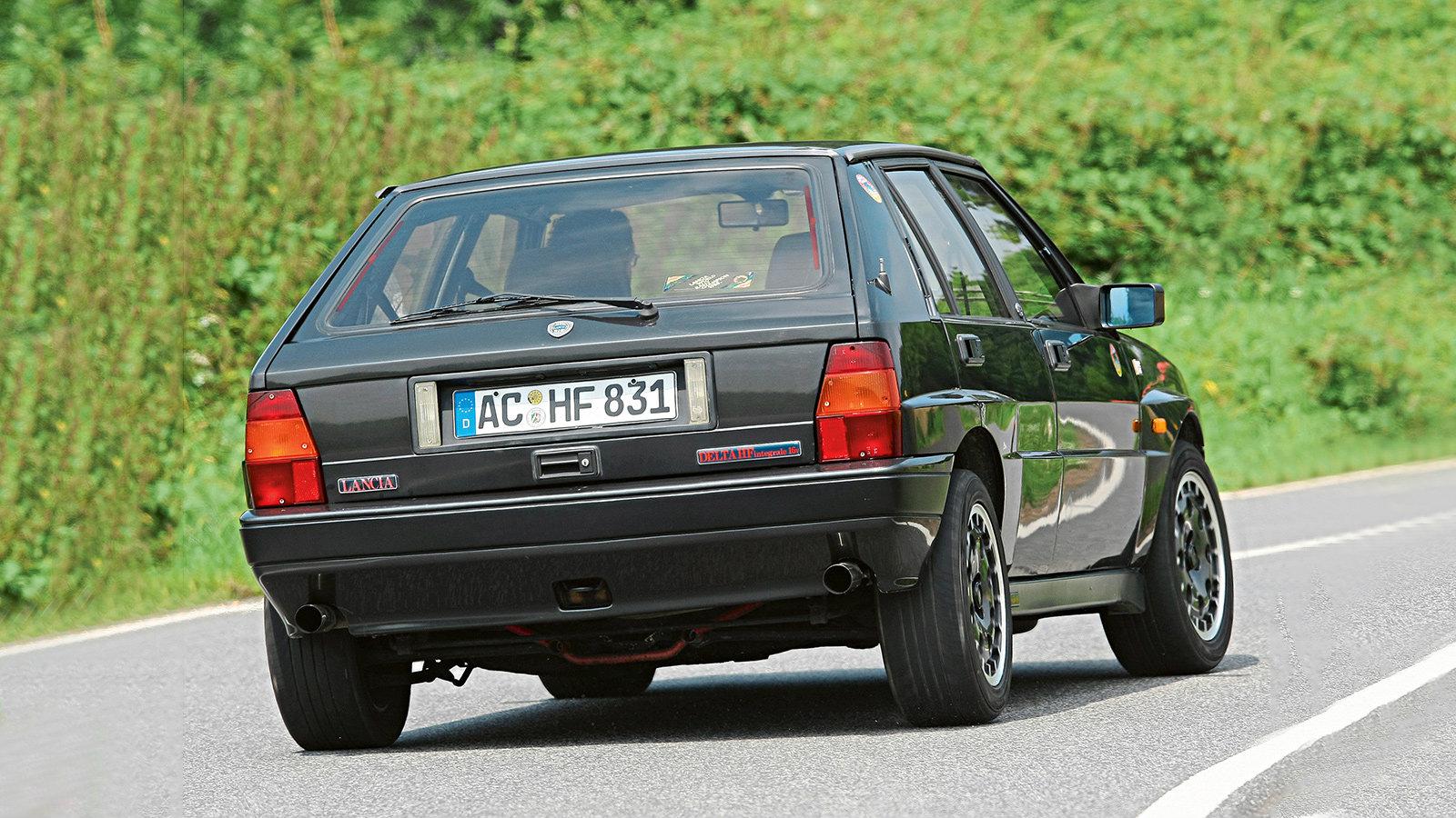 Σε χώρες με αυστηρούς κανονισμούς δεν επιτράπηκε η είσοδος του μη καταλυτικού 16v, με αποτέλεσμα να υπάρχουν Integrale Evoluzion με 8v κινητήρα που απ