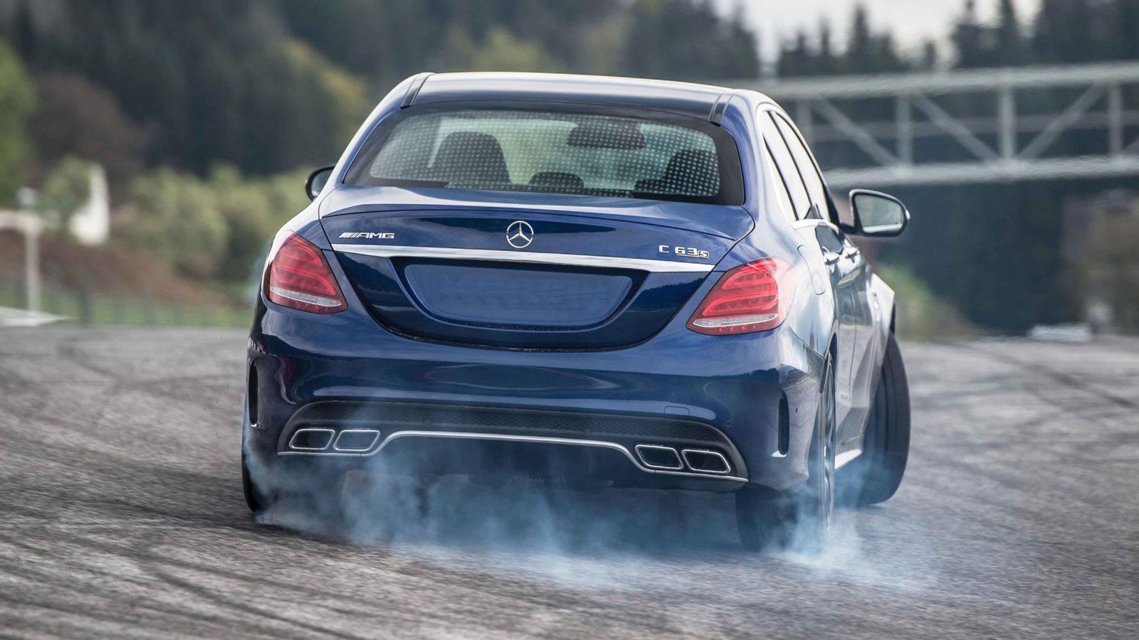 Με 4κίνηση & drift mode η νέα Mercedes-AMG C 63