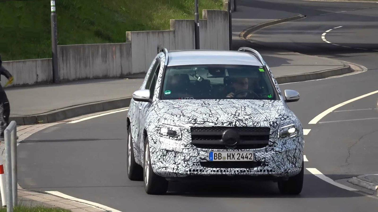 Συνεχίζει τις δοκιμές η νέα Mercedes GLB.