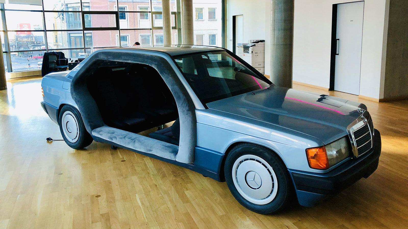 Η πιο εντυπωσιακή Mercedes-Benz 190 του κόσμου βρίσκεται στο Βερολίνο της Γερμανίας.