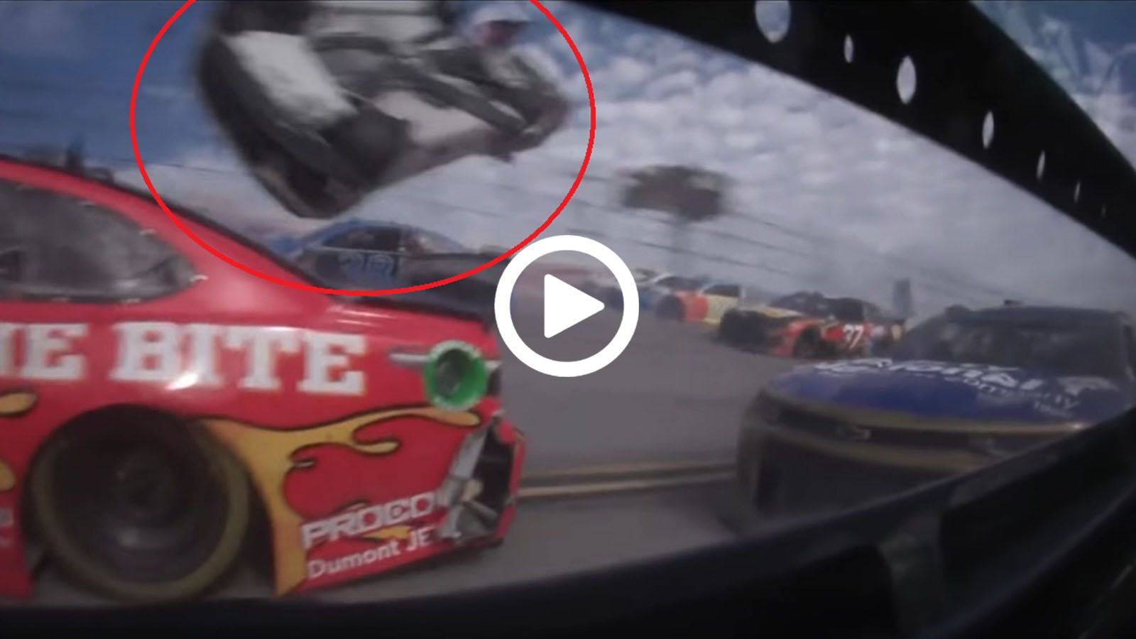 Σφοδρό ατύχημα στo NASCAR