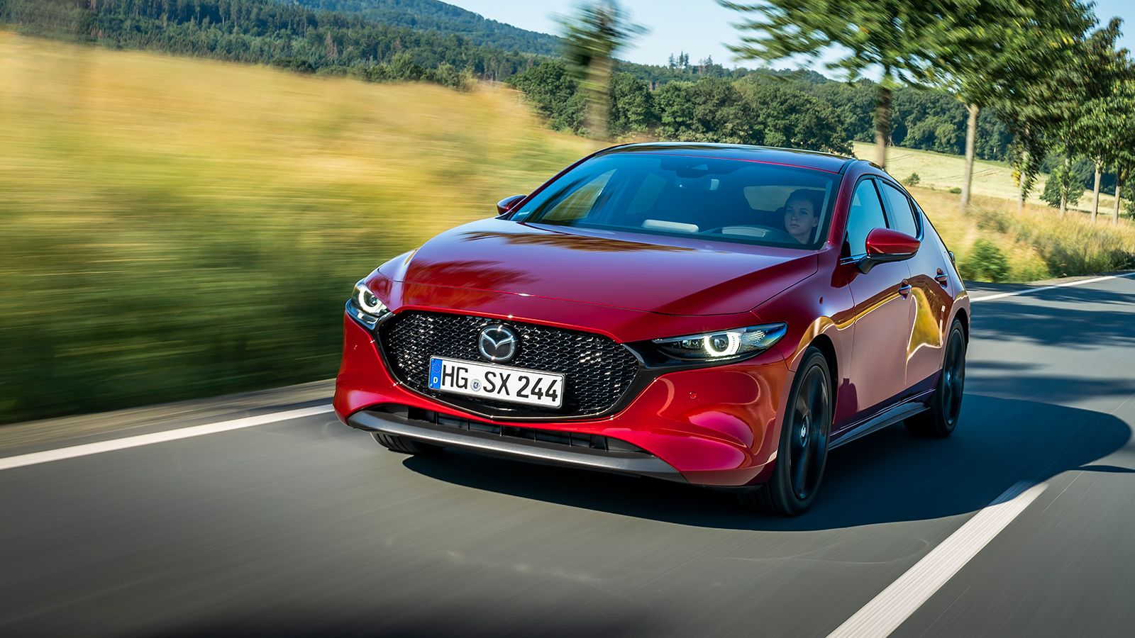 Στα πλαίσια της παρουσίασης του Mazda CX-30 οδηγήσαμε και το 3άρι με τον καινούργιο SkyActive-X βενζινοκινητήρα που λειτουργεί περίπου σαν diesel.