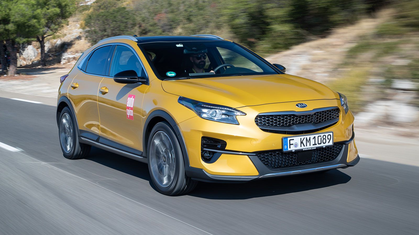 To XCeed βασίζεται στο Ceed όμως διαφέρει αισθητά σε διαστάσεις και σε εμφάνιση.	