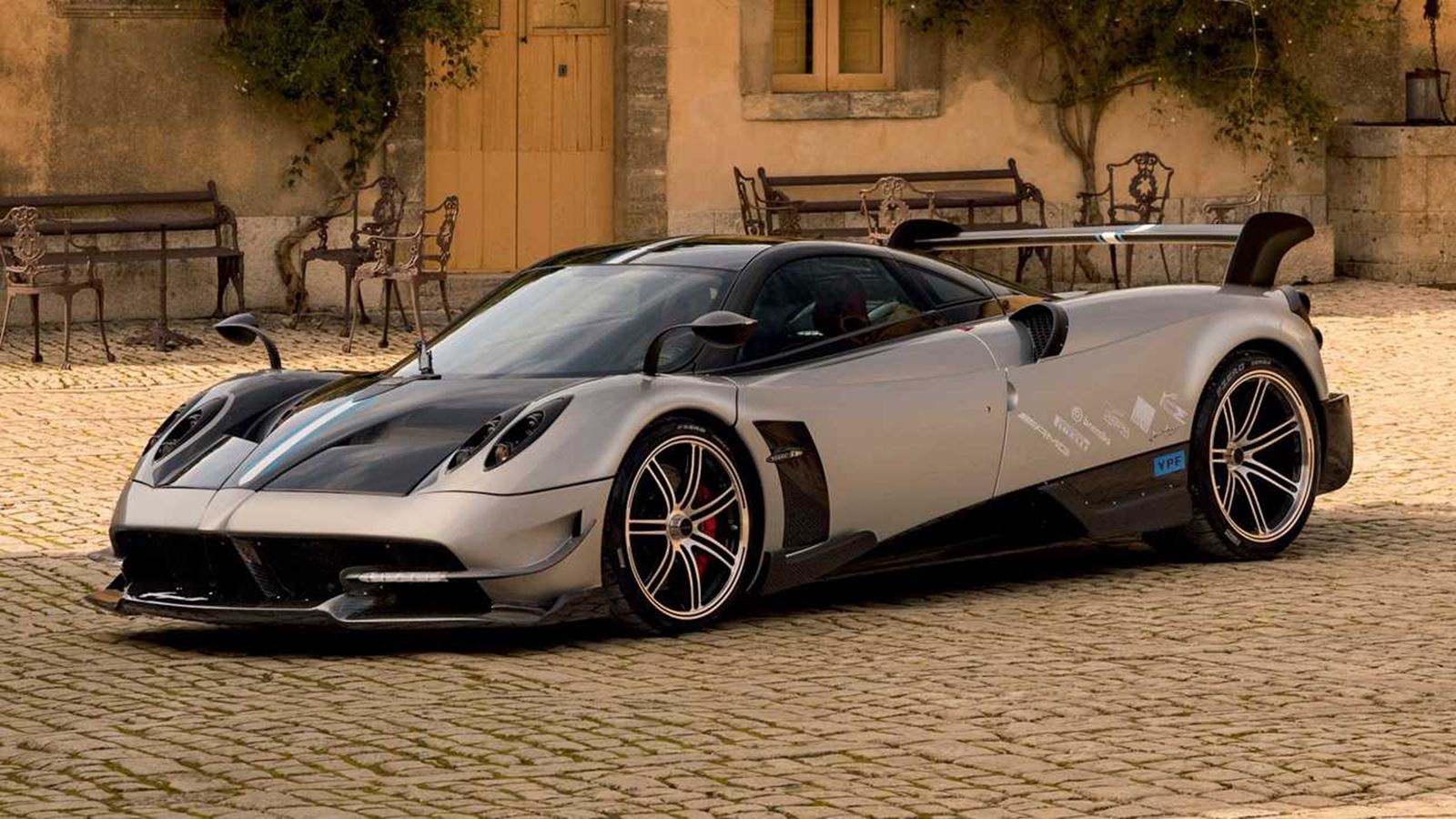 H Huayra BC.