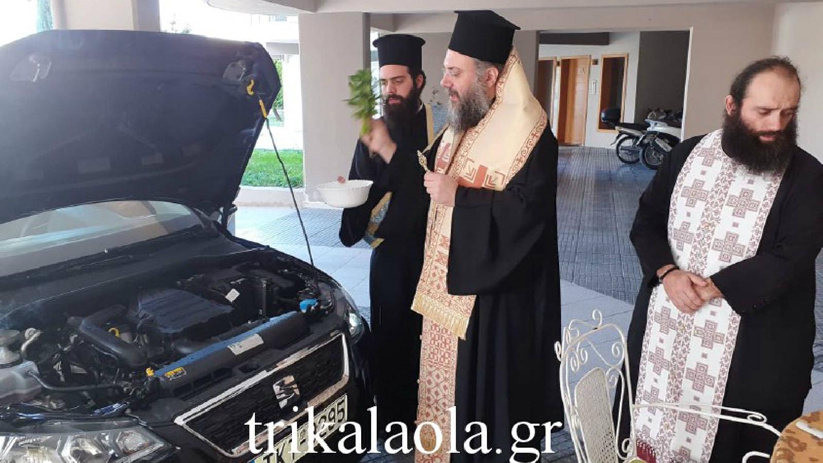 Μητροπολίτης έκανε αγιασμό στο νέο αυτοκίνητο Αρχιμανδρίτη