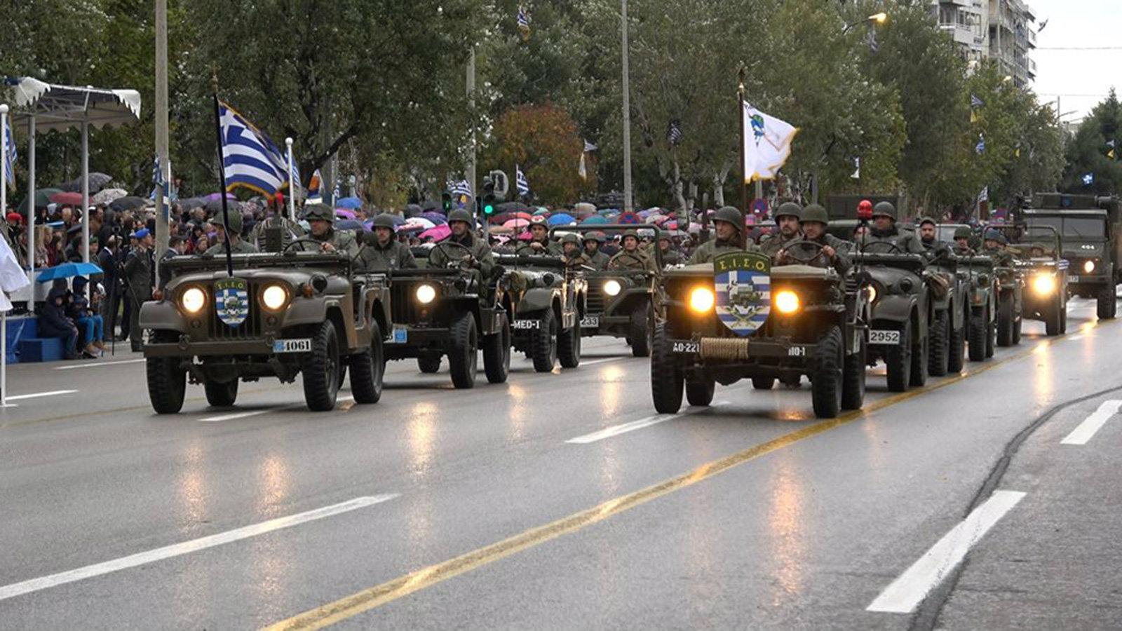 Τροχαία ατύχημα προκλήθηκε στην Εθνική Οδό Αθηνών – Λαμίας, με πρωταγωνιστές ένα γεμάτο στρατιωτικό λεωφορείο και ένα φορτηγό.