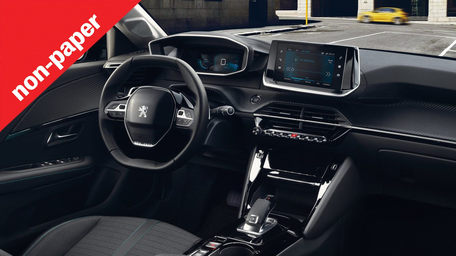 Η άλλη λύση που εφαρμόζει η Peugeot, τοποθετεί τον πίνακα πάνω από το τιμόνι και έτσι μπορεί να είναι όσο μεγάλος χρειάζεται. 
