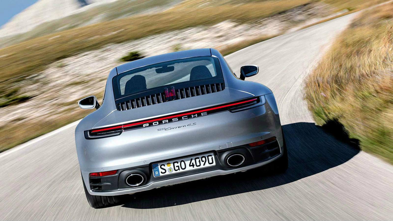 H Porsche εγκατέστησε ένα σύστημα, το οποίο χρησιμοποιεί μικροσκοπικούς αισθητήρες που μετρούν την ένταση του νερού έτσι όπως αυτή χτυπά στις καμάρες 