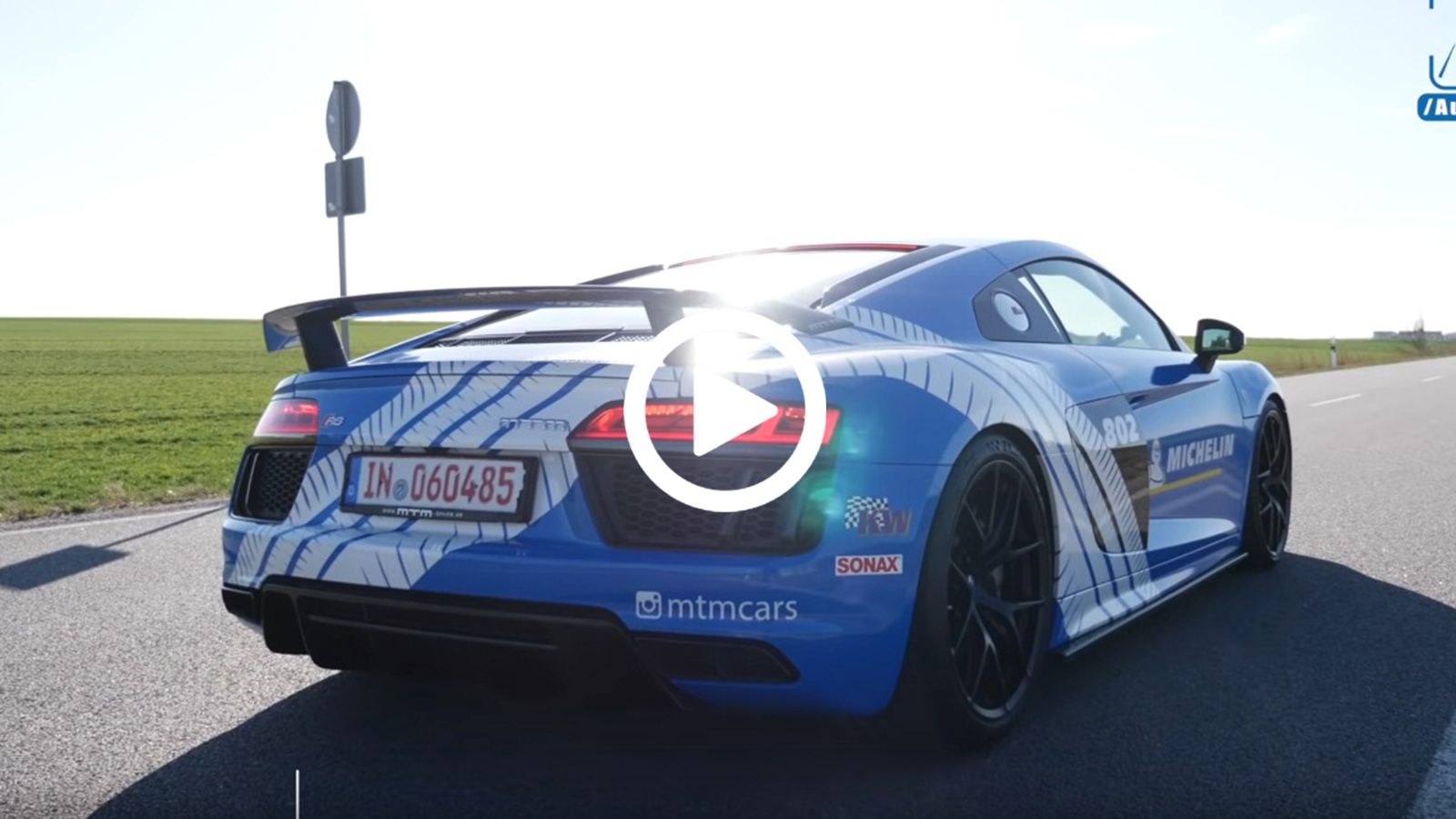 R8 802 ίππων στα 324 χλμ./ώ!