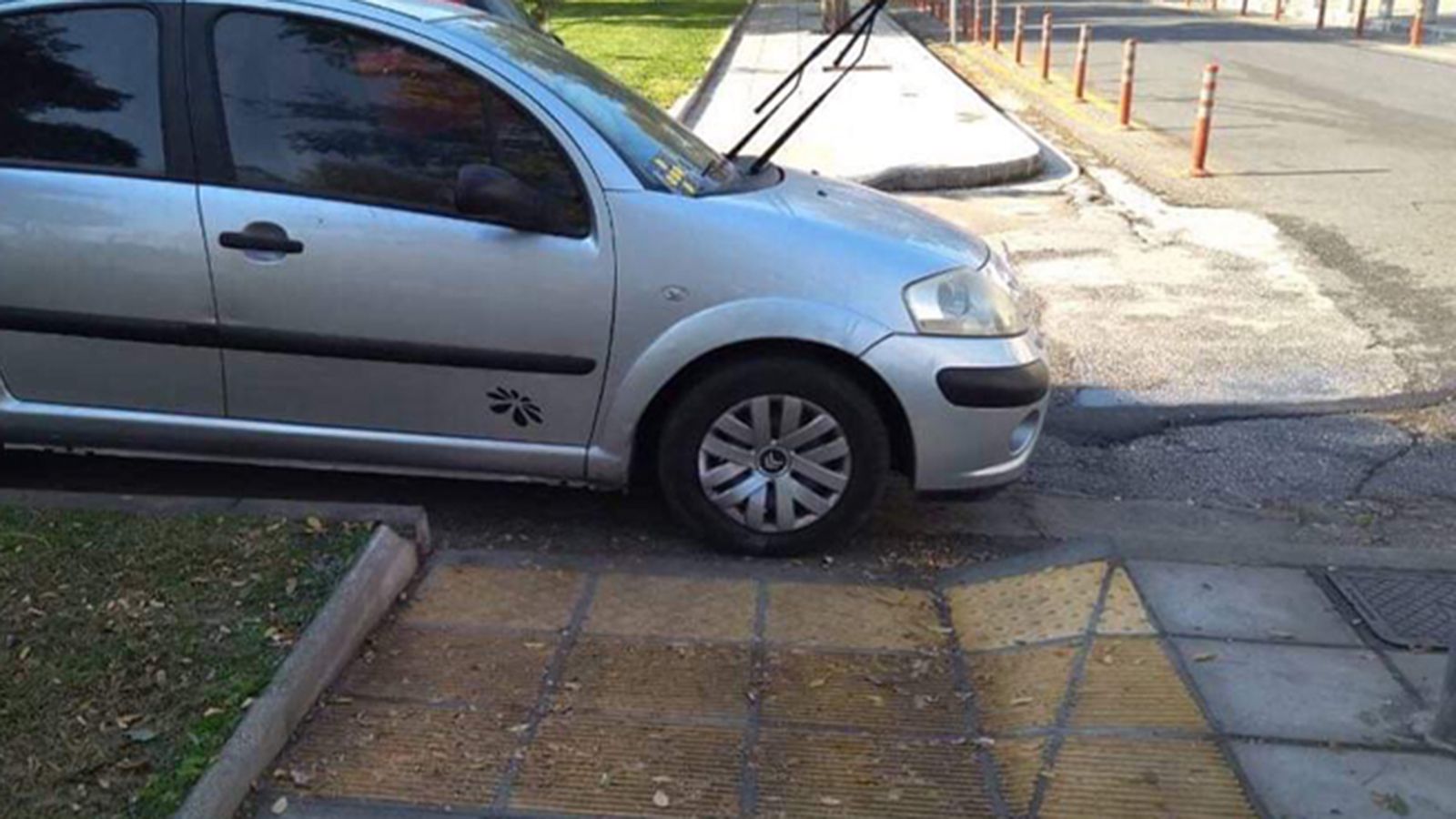 Πρόστιμα για στάθμευση σε ράμπες αναπήρων