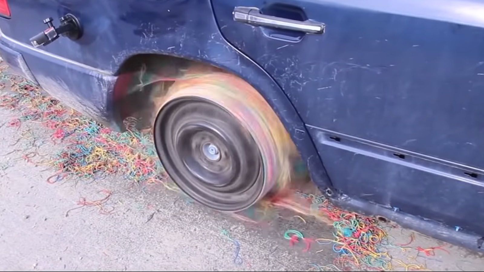 Burnout με 25.000 λαστιχάκια (+video)