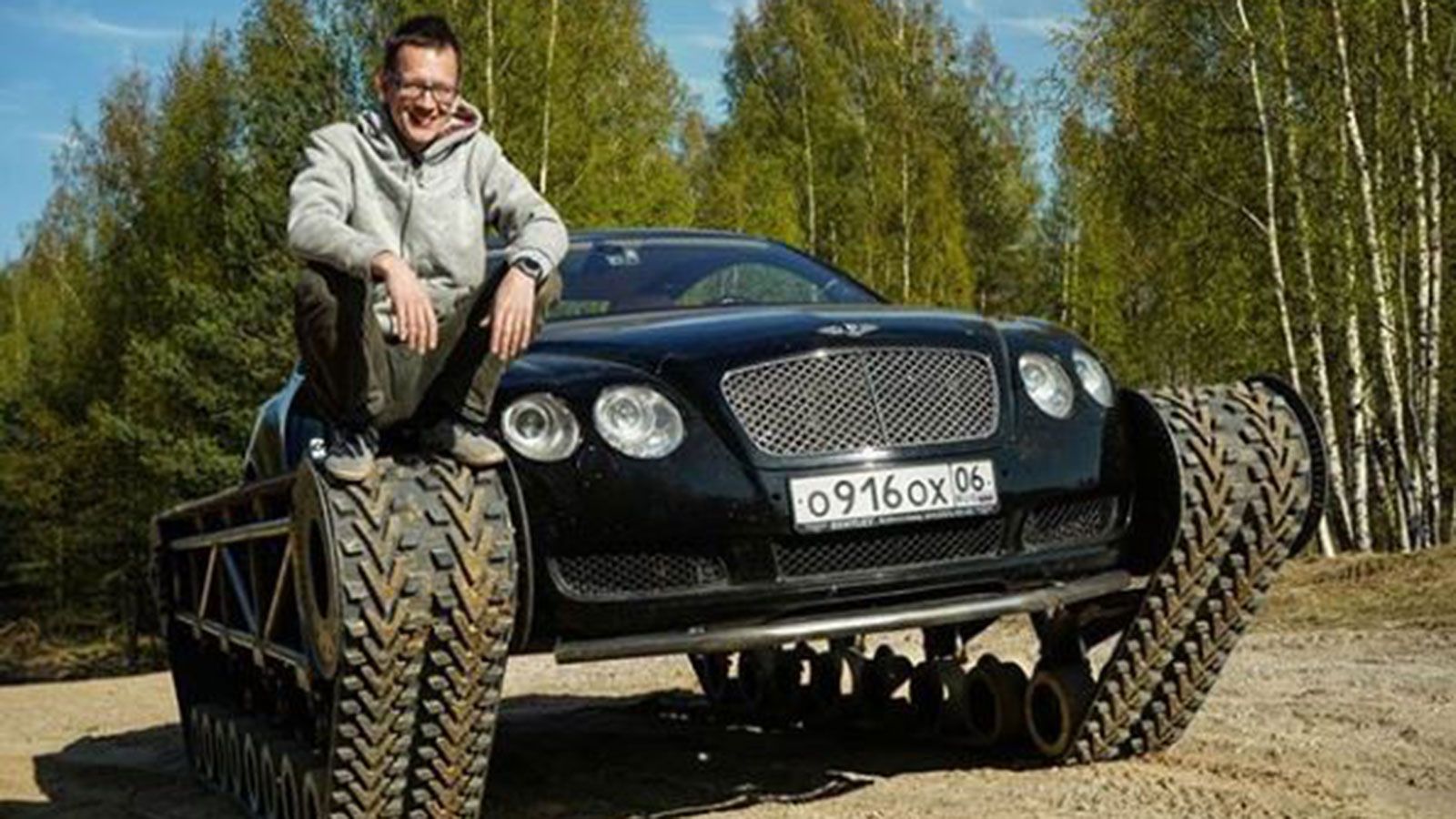 Σε «άρμα» μετατράπηκε μία Bentley Continental GT.