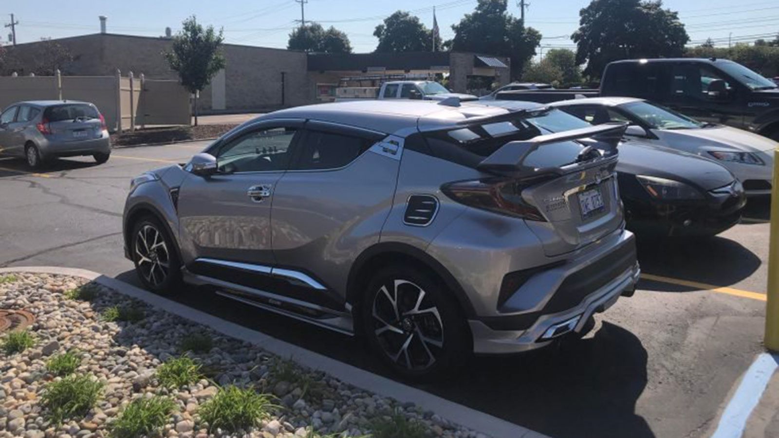 Φουλ χρώμιο σε «υπερβολικό» Τoyota C-HR 