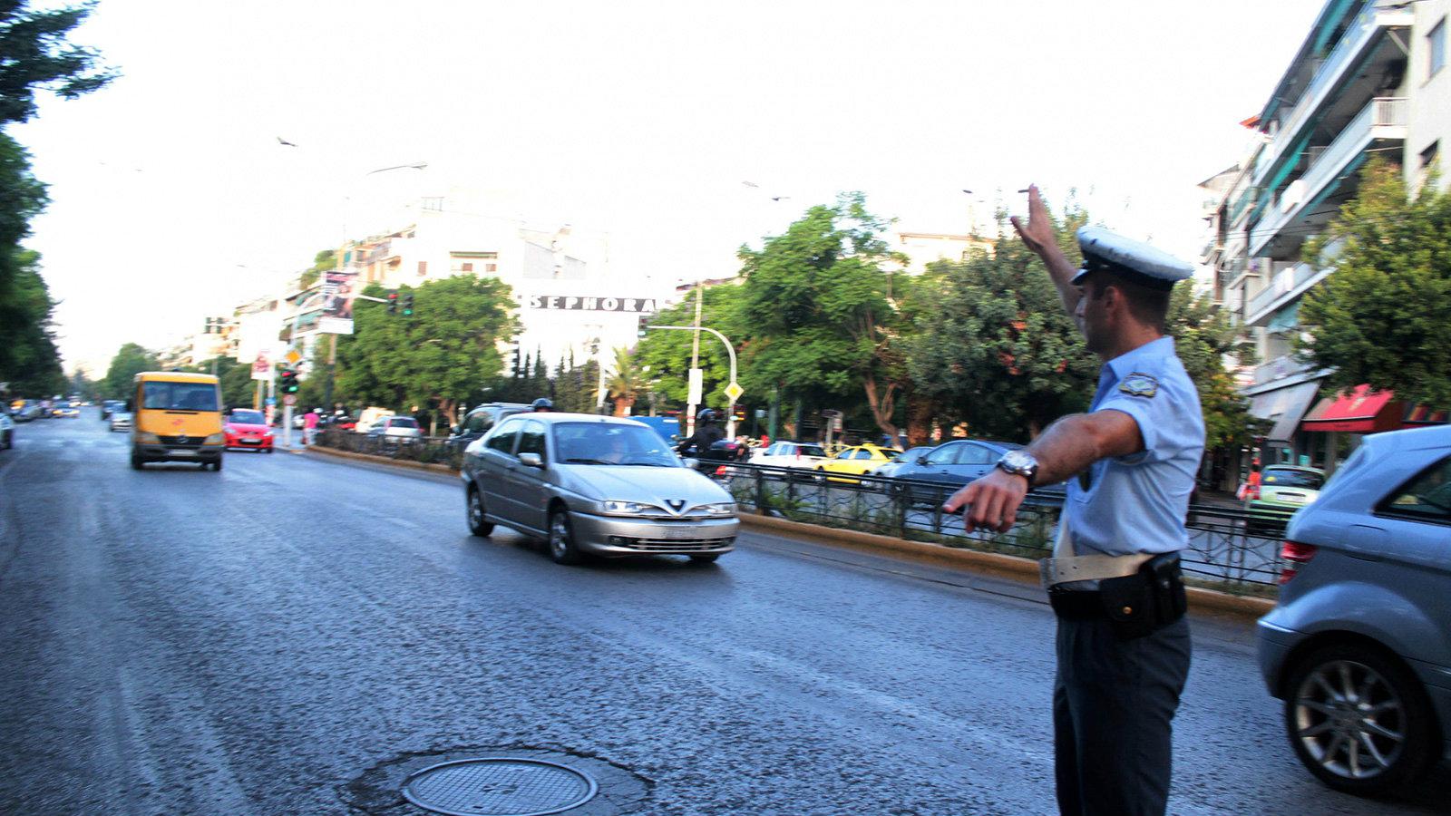 Περισσότερες από 640 παραβάσεις για χρήση κινητού τηλεφώνου κατά την οδήγηση, εντόπισε η τροχαία σε διάστημα μόλις μίας εβδομάδας!