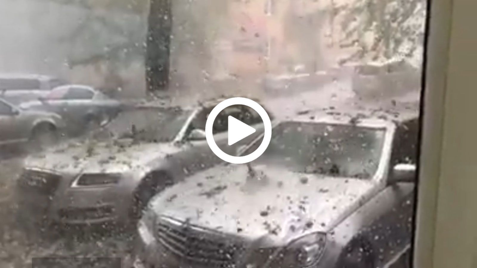 Χαλάζι «ρημάζει» Mercedes, Audi κ.α.