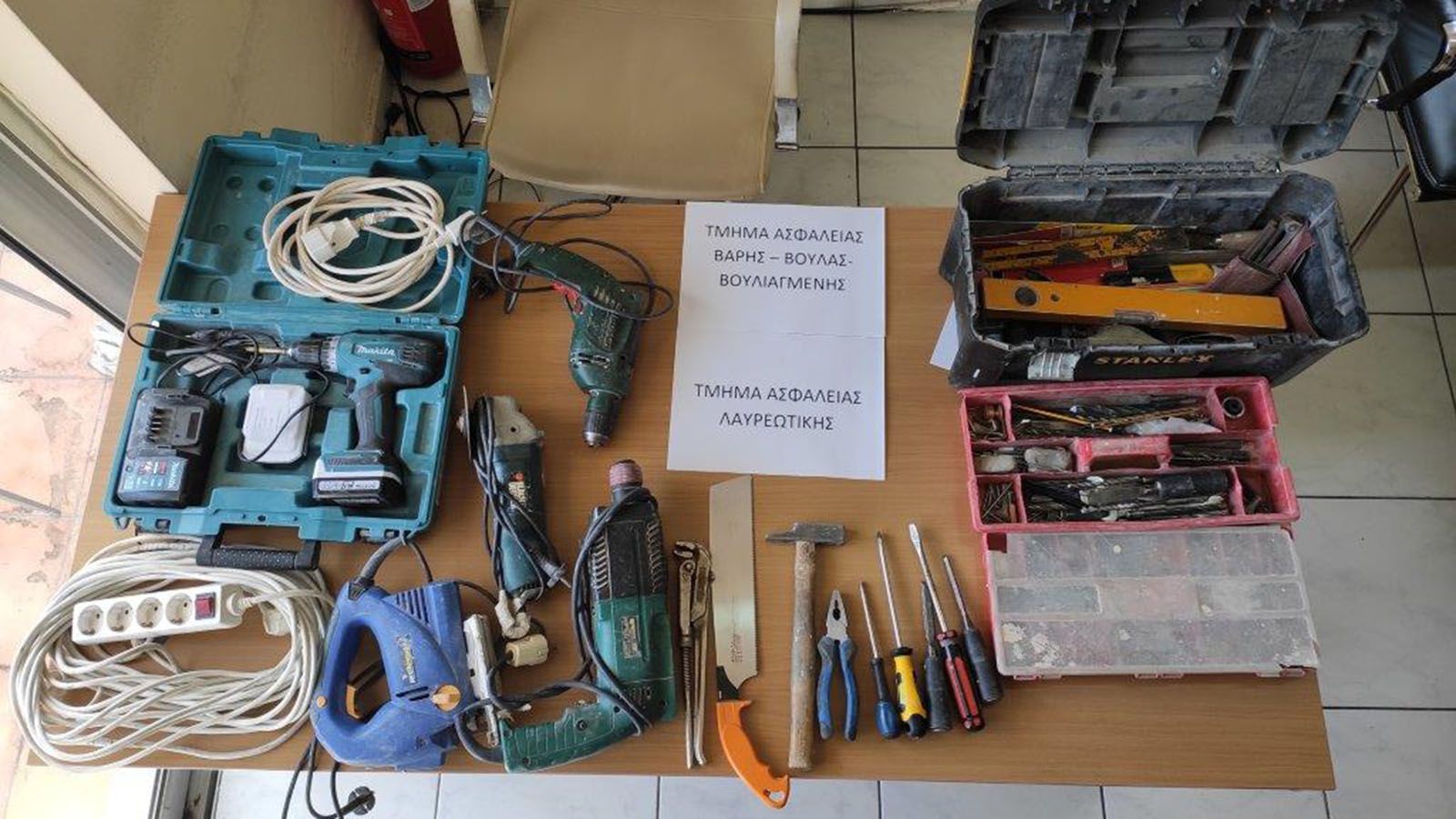 «Βραχιόλια» σε 3 άτομα για κλοπές σε Ι.Χ.