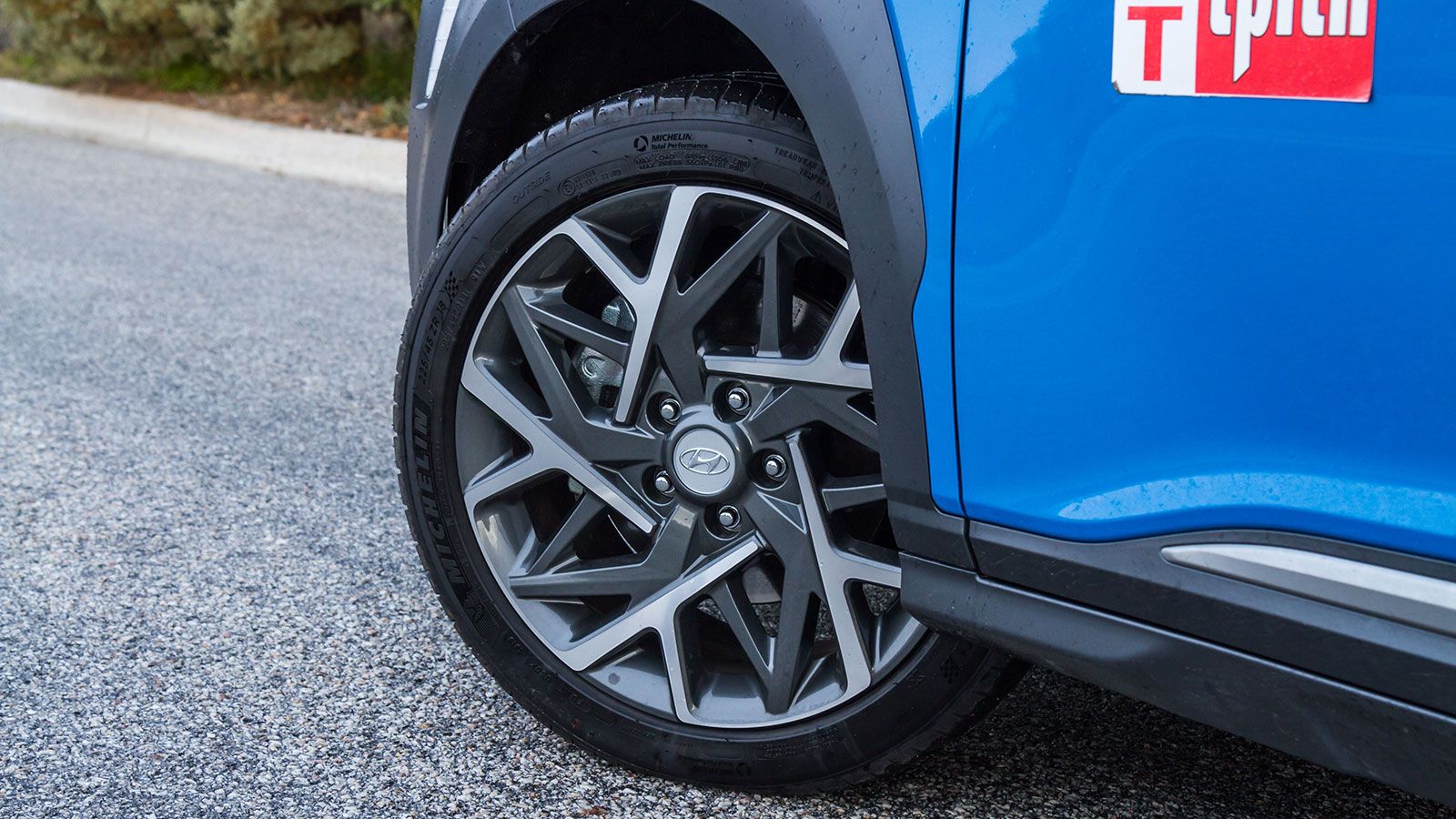 Ford Puma mild hybrid Vs Hyundai Kona hybrid