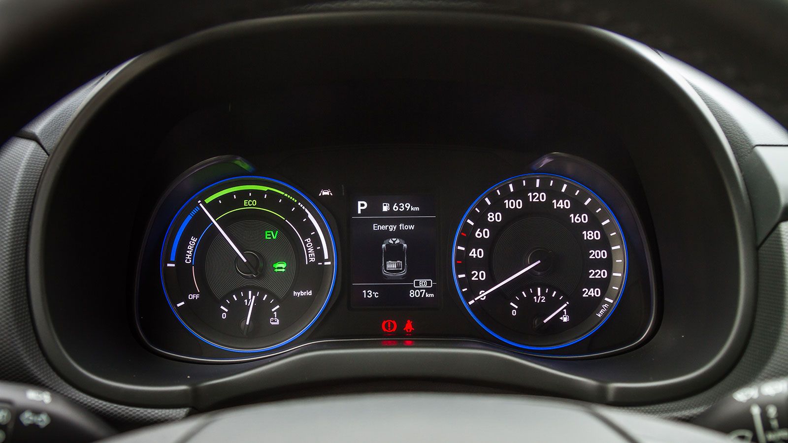 Ford Puma mild hybrid Vs Hyundai Kona hybrid
