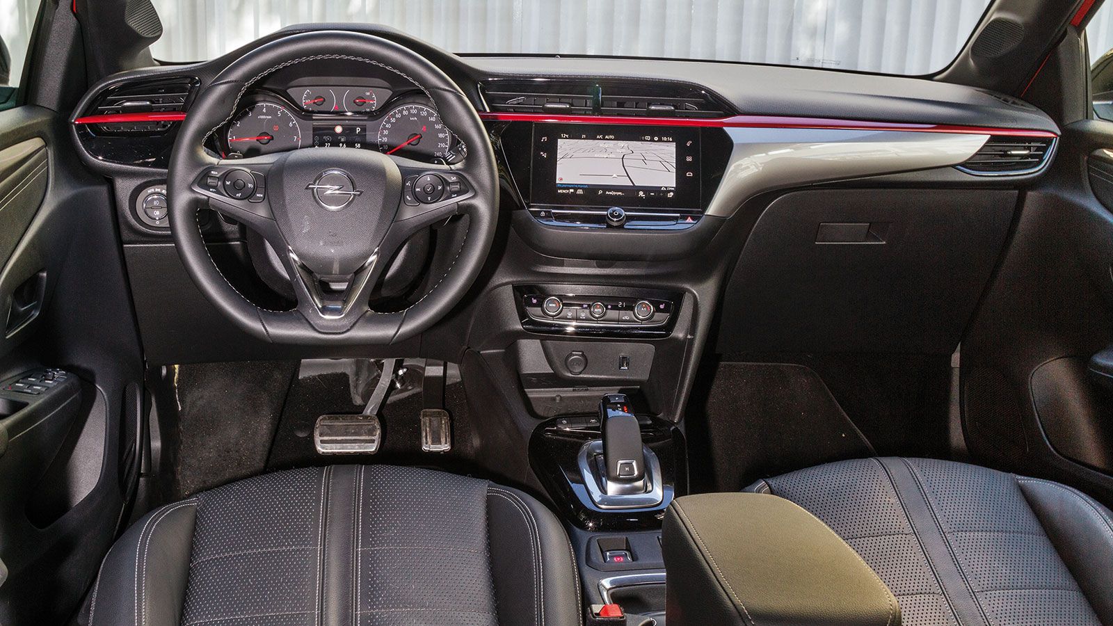 Opel Corsa GS-Line
Μοντέρνος διάκοσμος και σπορτίφ χαρακτήρας στο ποιοτικό εσωτερικό της κορυφαίας έκδοσης του Opel Corsa. 
