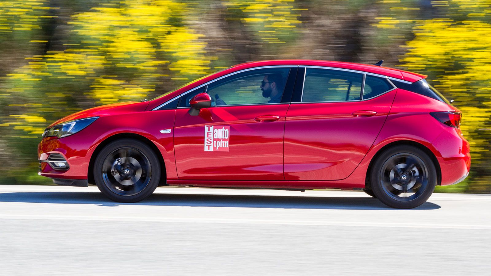 Το Opel Astra είναι πιο σβέλτο στις επιταχύνσεις, αλλά για τα diesel δεδομένα η κατανάλωση είναι «τσιμπημένη».