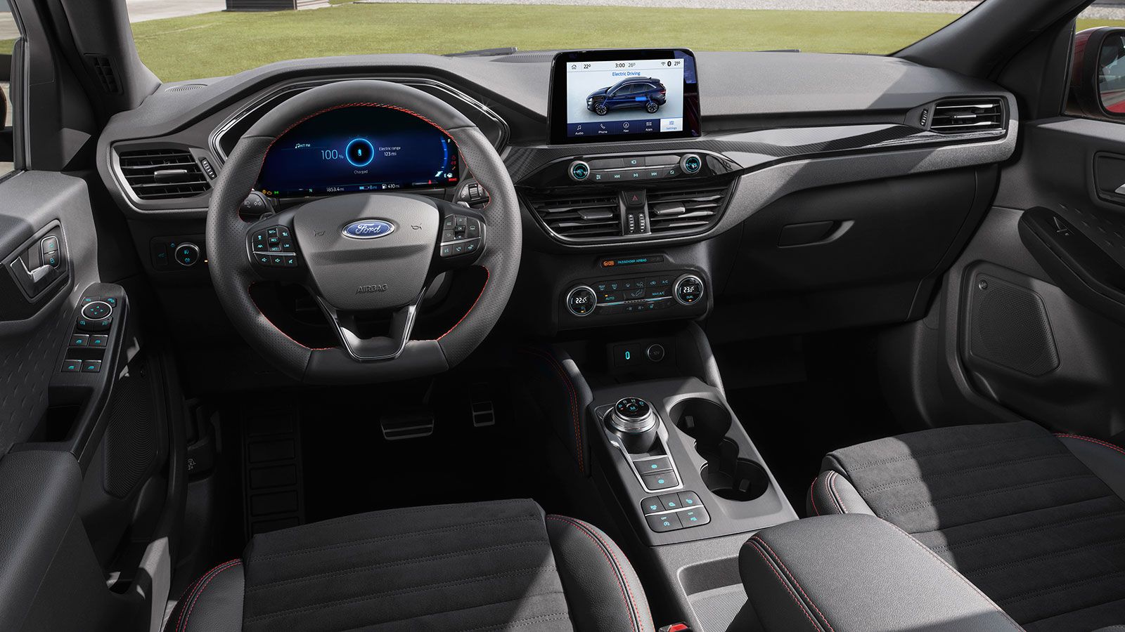 Το νέο Ford Kuga μπαίνει δυνατά στην εξηλεκτρισμένη εποχή με την Plug-In Hybrid έκδοσή του. Αυτή αποδίδει 225 ίππους και προσφέρει 56 χλμ. ηλεκτρικής 