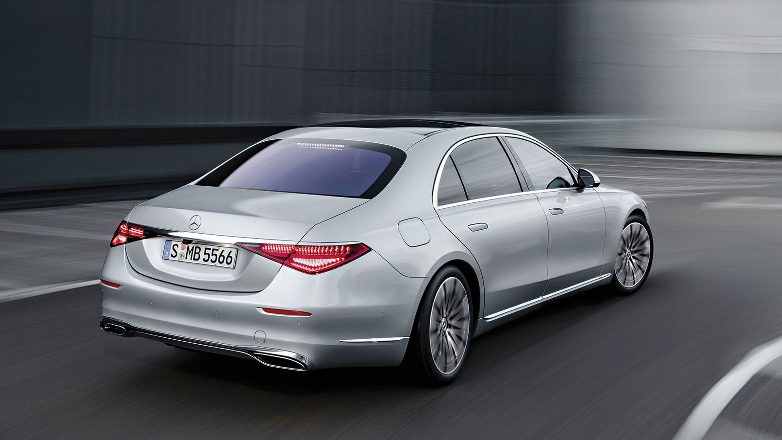 Η S-Class σε κάθε της γενιά πρέπει να έχει ένα και μοναδικό χαρακτηριστικό: Να εισάγει μια τεχνολογία την οποία δεν είχε βάλει ο νούς ακόμη και του πι