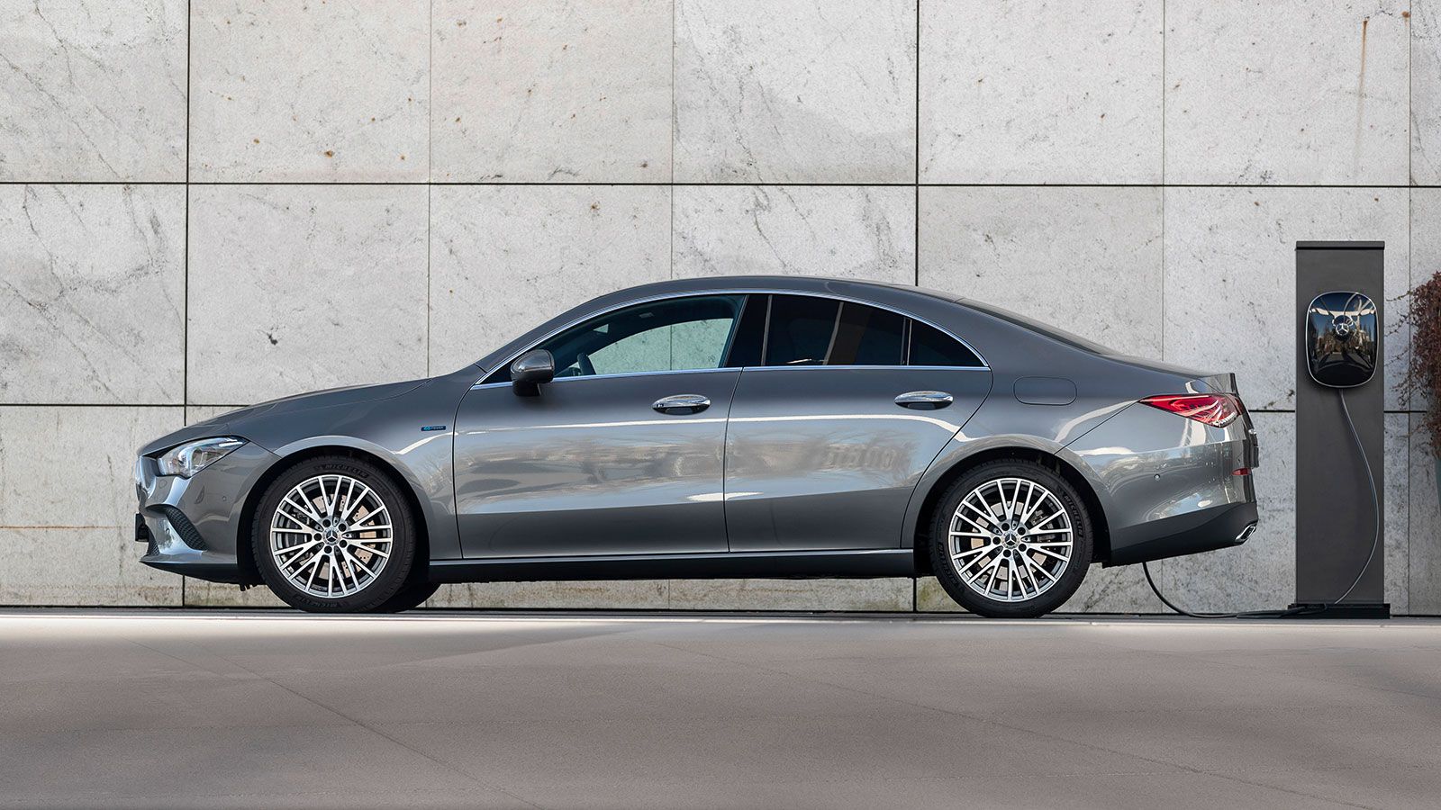 H CLA Coupe είναι η πιο σπορτίφ compact 
Mercedes. Η ελκυστική σχεδίαση και το επιμηκυμένο αμάξωμα «φλερτάρουν» με την C-Class.
