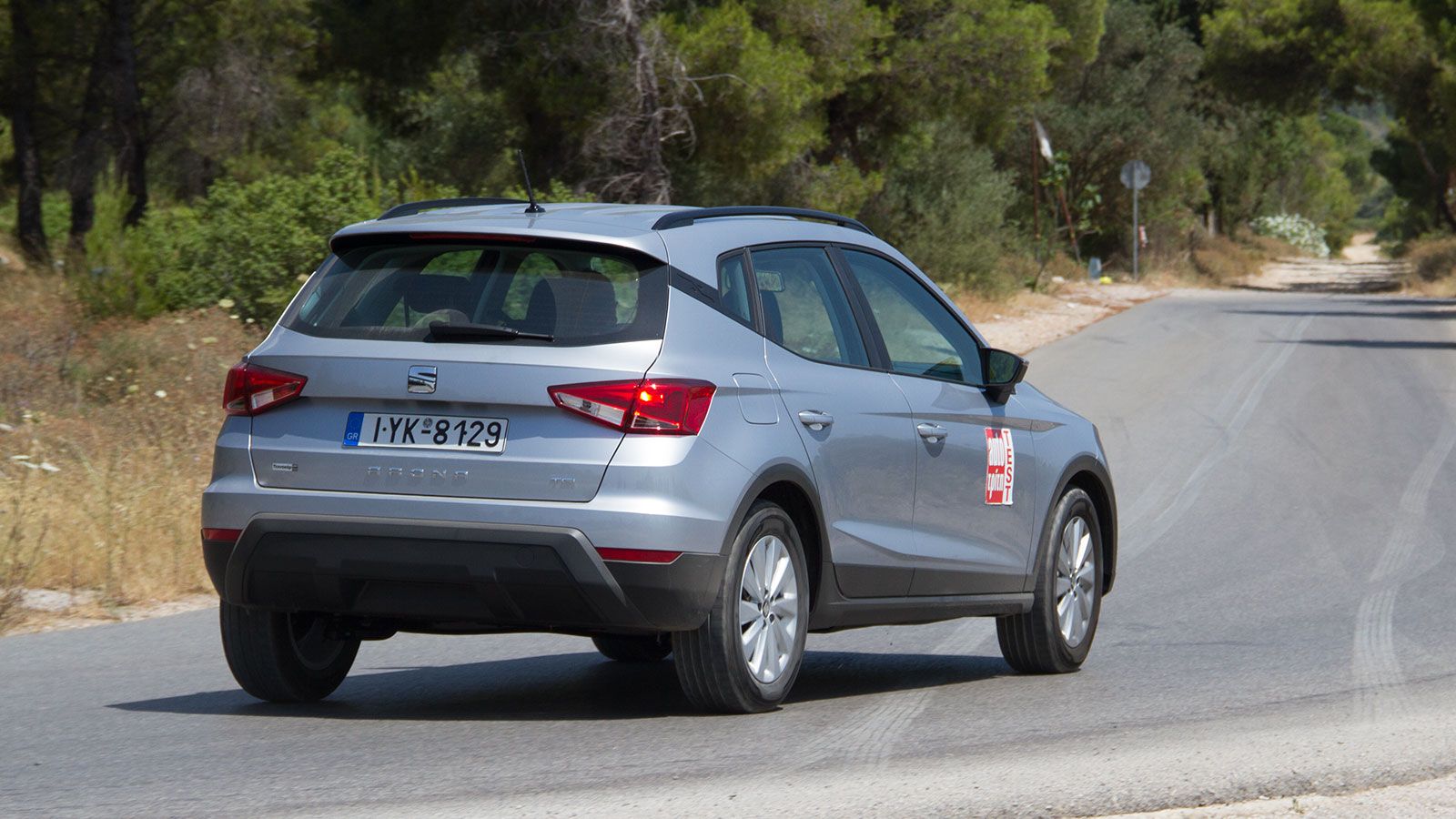 To SEAT Arona είναι σαφέστατα πιο επικεντρωμένο στον τομέα της οδηγικής ευχαρίστησης σης γεμίζοντας πάντοτε τον οδηγό του με αυτοπεποίθηση για να το π